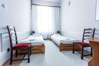 Хостелы Wist Hostel Бжеще Стандартный двухместный номер с 2 отдельными кроватями-1